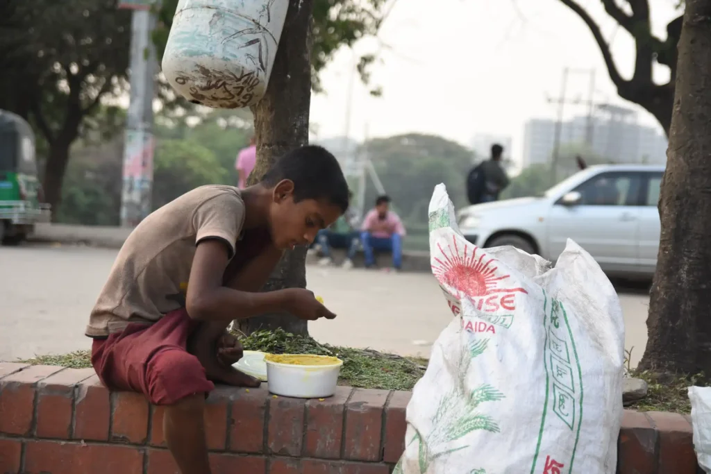 Hot iftar meals shared with an underprivileged community during Ramadan